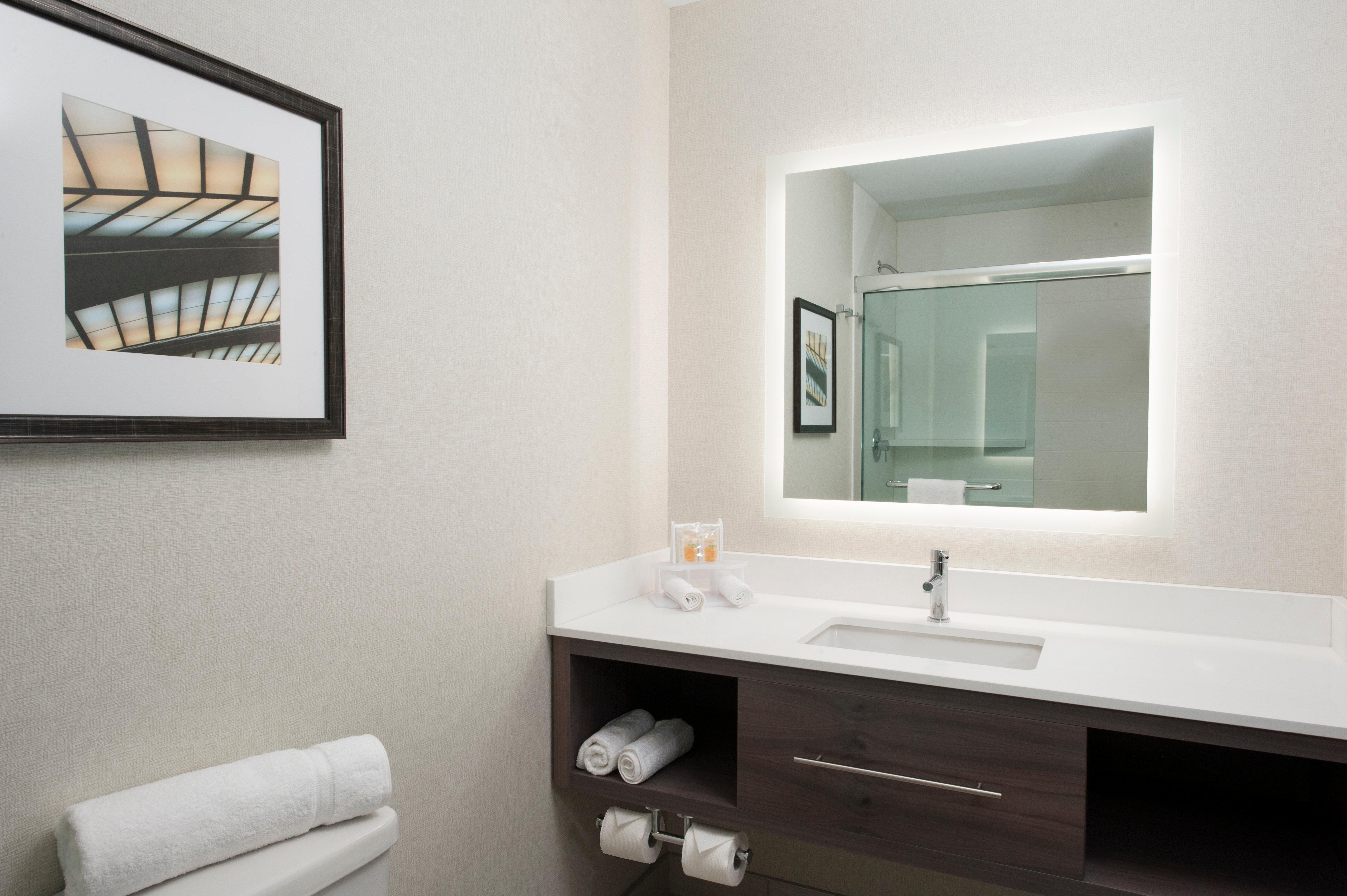 Holiday Inn Cleveland Clinic By Ihg Bagian luar foto